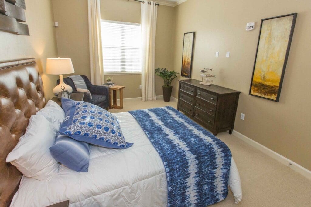 Sage-Desert-Tucson-AZ-2018-June-0092-2048x1365 - Grace Management Stylishly appointed bedroom featuring a comfortable bed, cozy seating area, and upscale decor for a vibrant lifestyle.