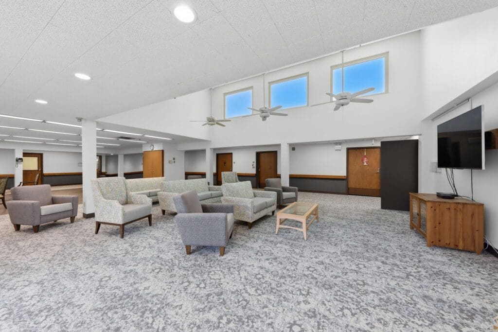 Foyer_NorthgatePark - Grace Management Spacious common area with comfortable seating, natural light, and a welcoming ambiance for vibrant community gatherings.