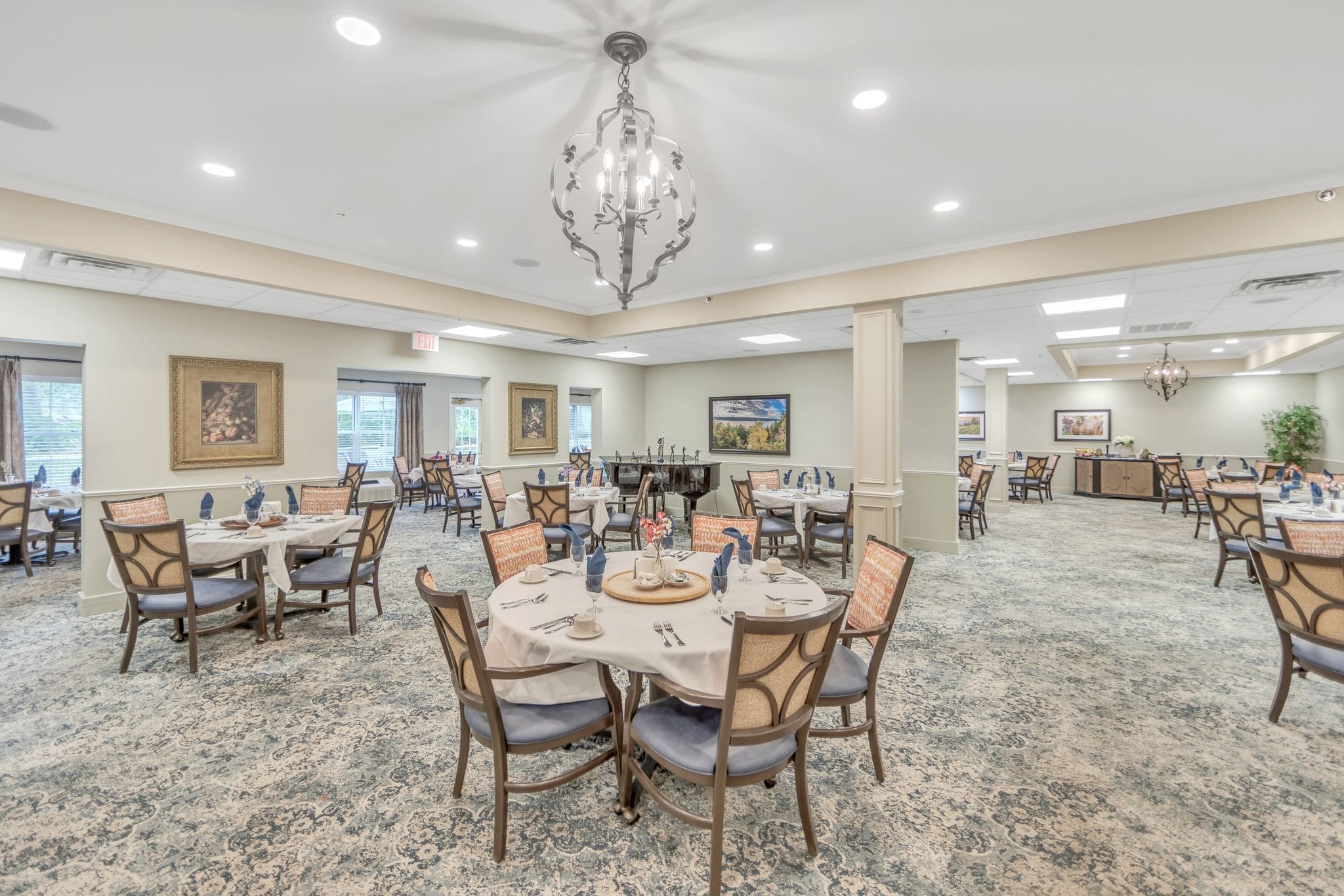 Elegant and spacious dining room at Parkrose Estates, a premier senior living community near Bridgeport, NY.