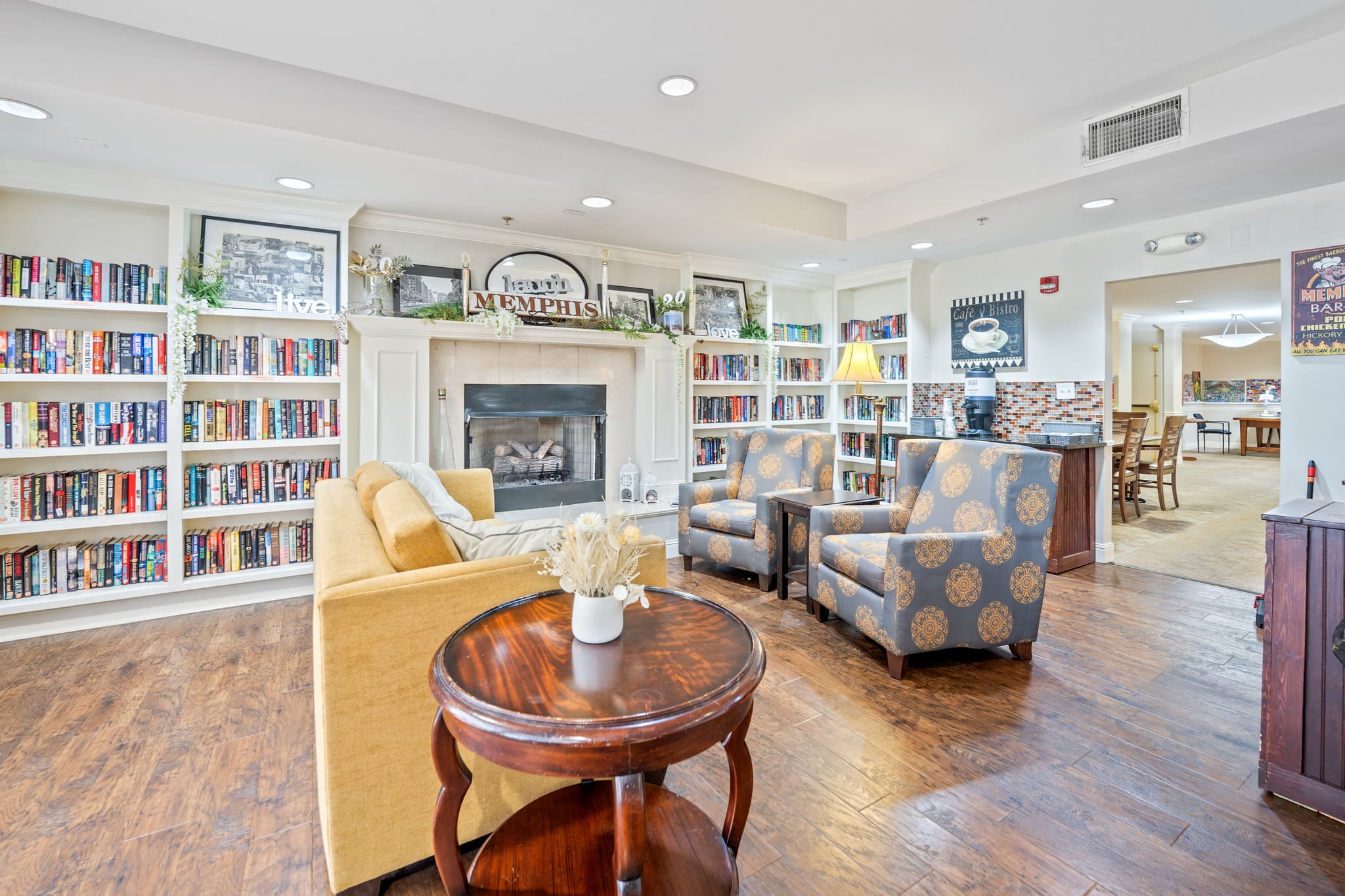 - Grace Management Interior image of the common area, including a library and a coffee bar at Town Audubon Park