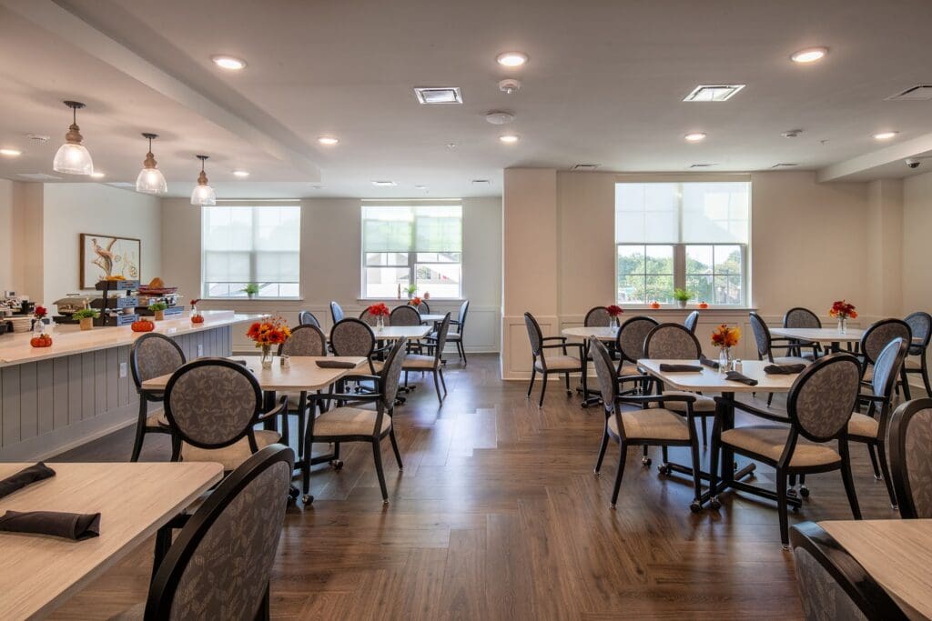Elegant dining room providing a welcoming space for residents to enjoy meals at this East Memphis senior living community.