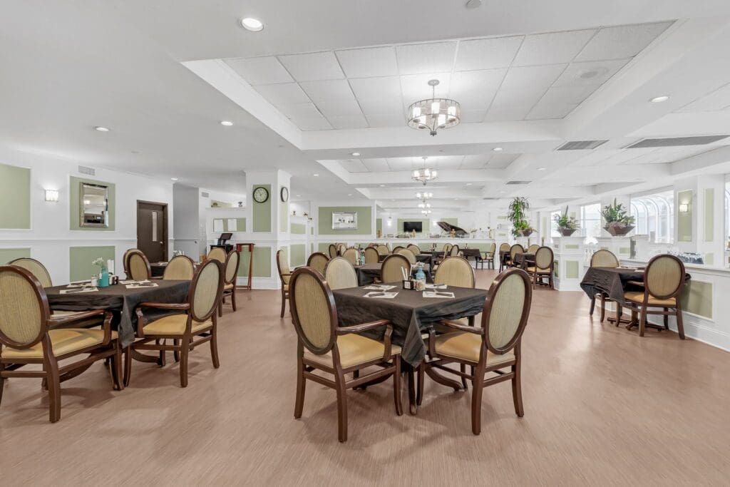 Dining room at The Summit of Fort Myers, a senior living community.