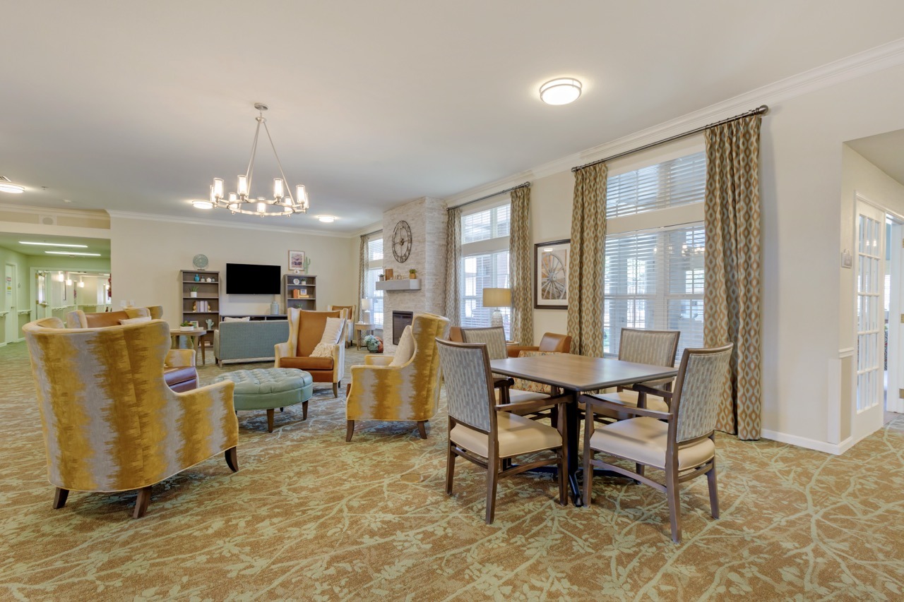 inspirations-of-peoria-sun-city-303A2087-Large - Grace Management Living room area where residents do activities together at The Inspirations of Peoria.