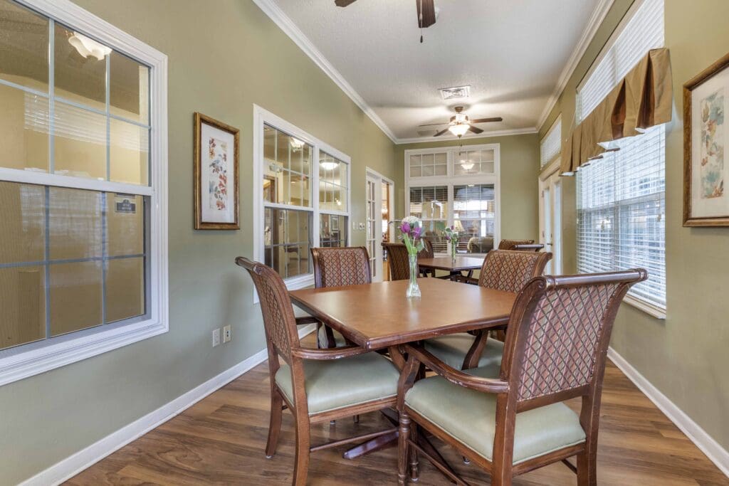 Final-Selects-cs3-6-1024x683 - Grace Management Dining area at Inspirations of Bartlesville.